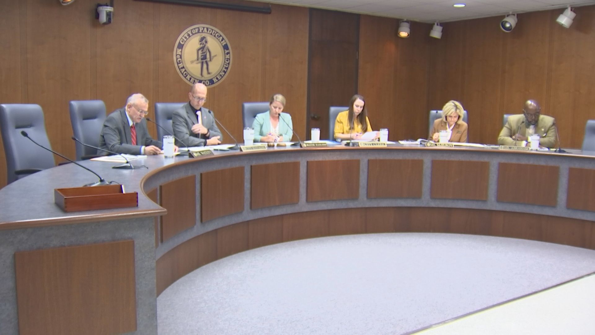 CITY COMMISSION MEETING 4.jpg